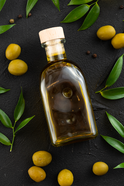 Запах оливкового масла. Оливковое масло. Темное оливковое масло. Тёмных масла оливковое масло. Оливковое масло на черном фоне.