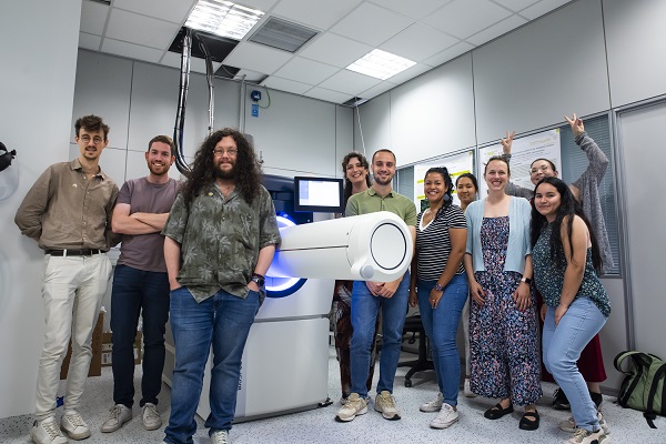Research staff of the Molecular Imaging Laboratory for Precision Medicine next to the new Nuclear Magnetic Resonance scanner.