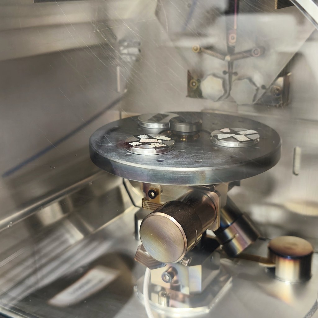 Sample stage inside the chamber of the Leica EM ACE600 sputter coater